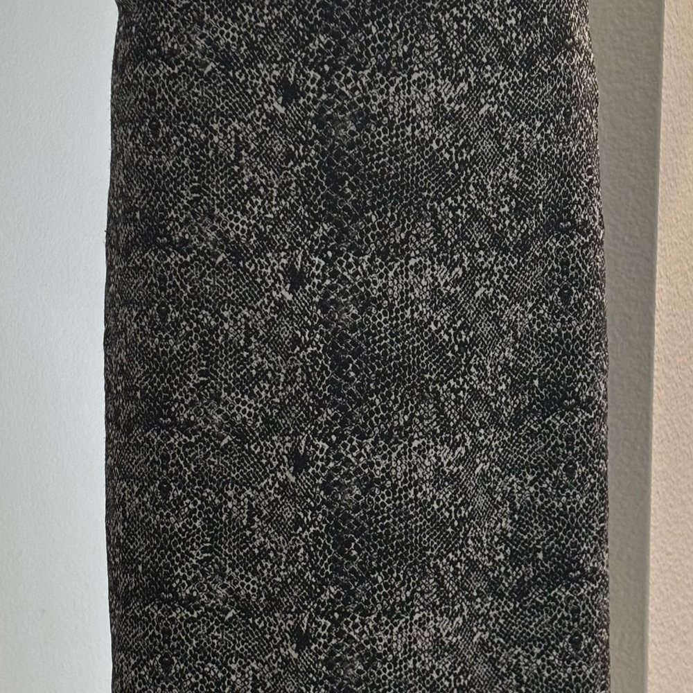 Elegant Studio by Badgley Mischka Stretchy Black and Gray Patterned Skirt, EUC!